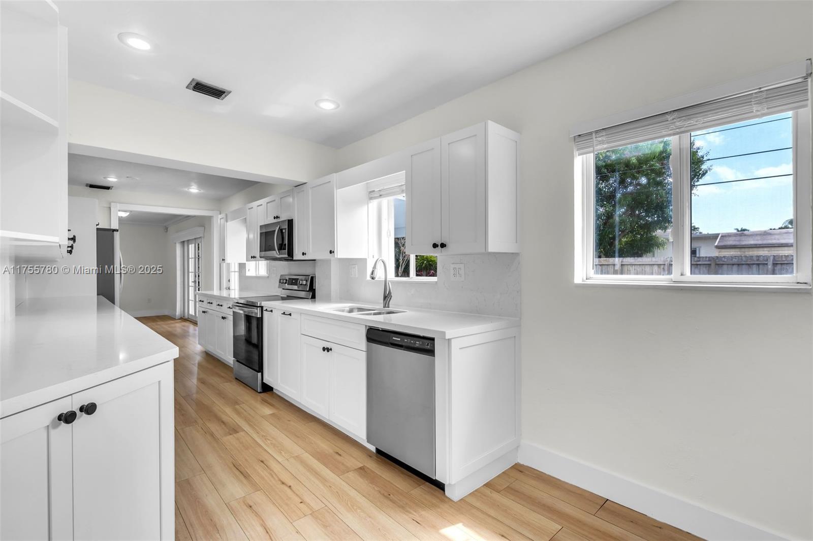 6830 SW 50th Ter