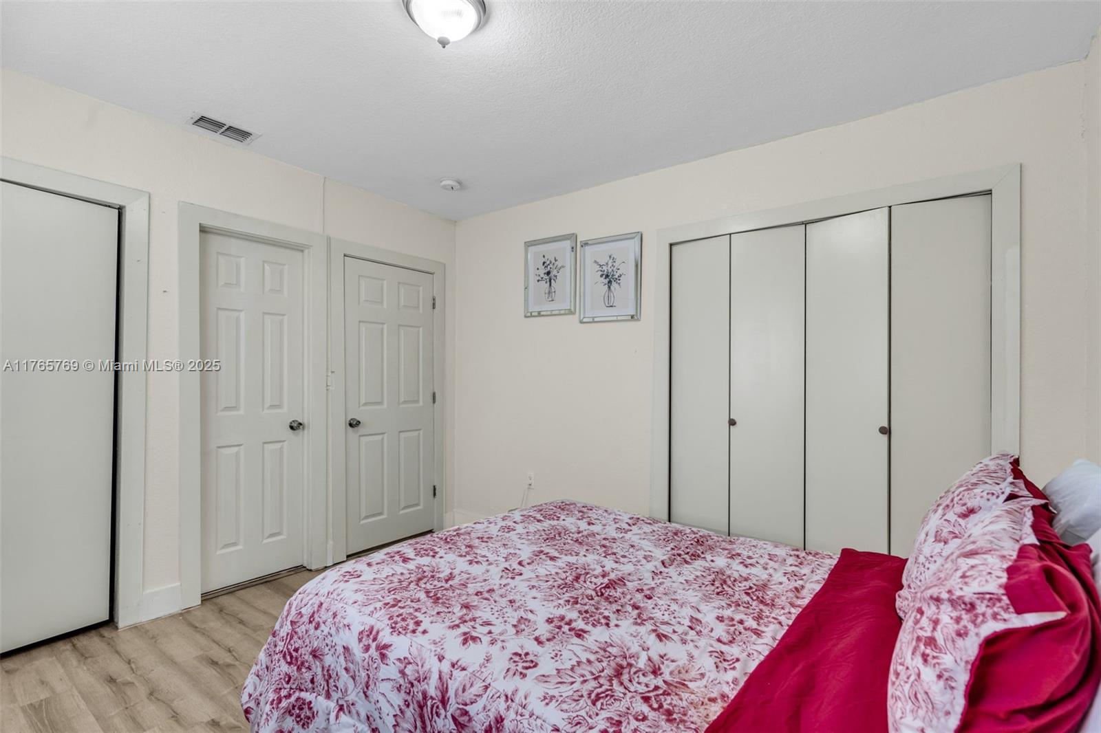 1522 NE 148th St