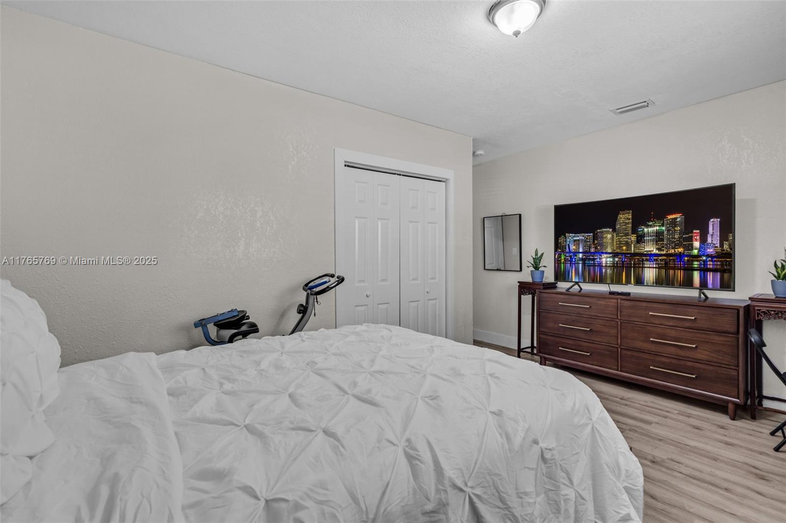 1522 NE 148th St