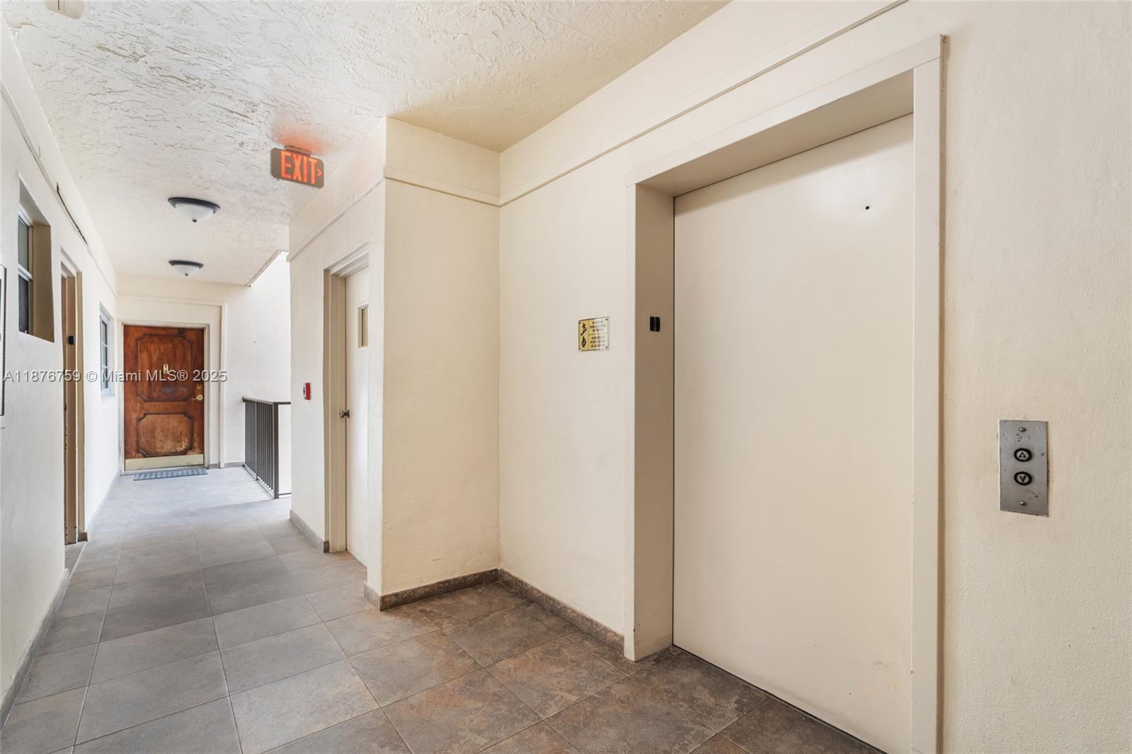 1150 Collins Ave # 303