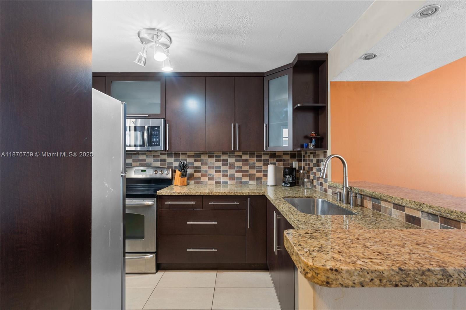 1150 Collins Ave # 303