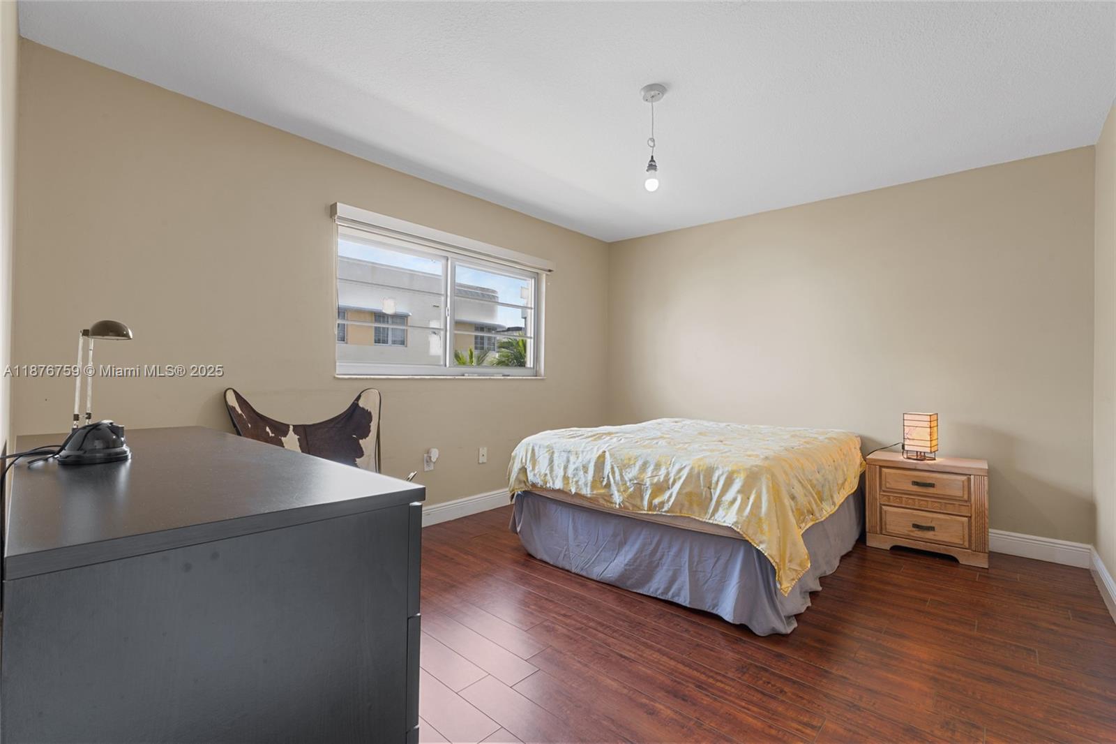 1150 Collins Ave # 303