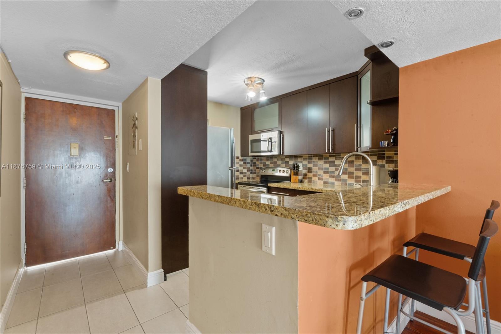 1150 Collins Ave # 303