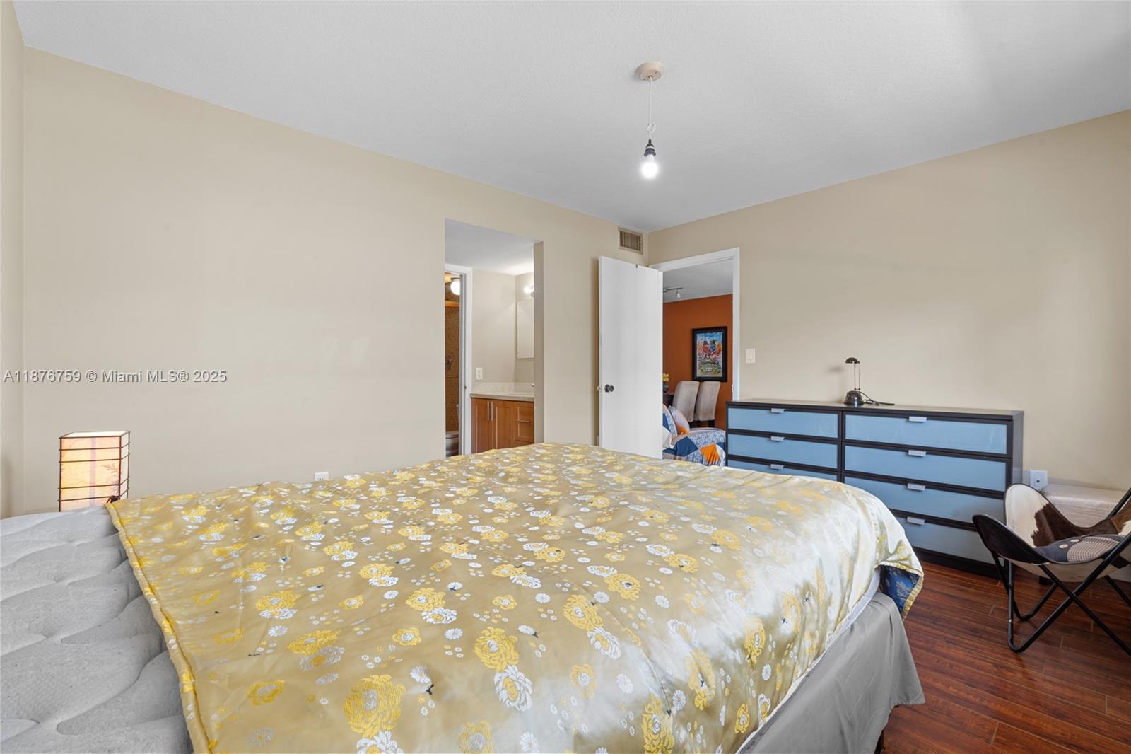 1150 Collins Ave # 303
