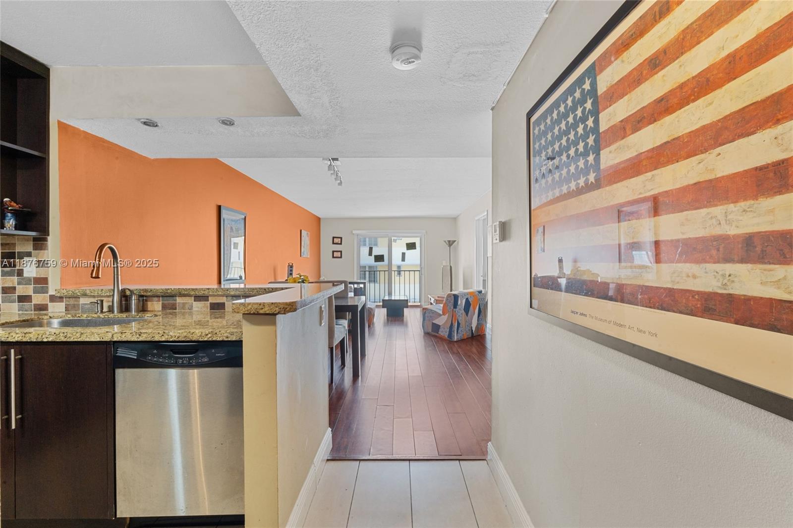 1150 Collins Ave # 303