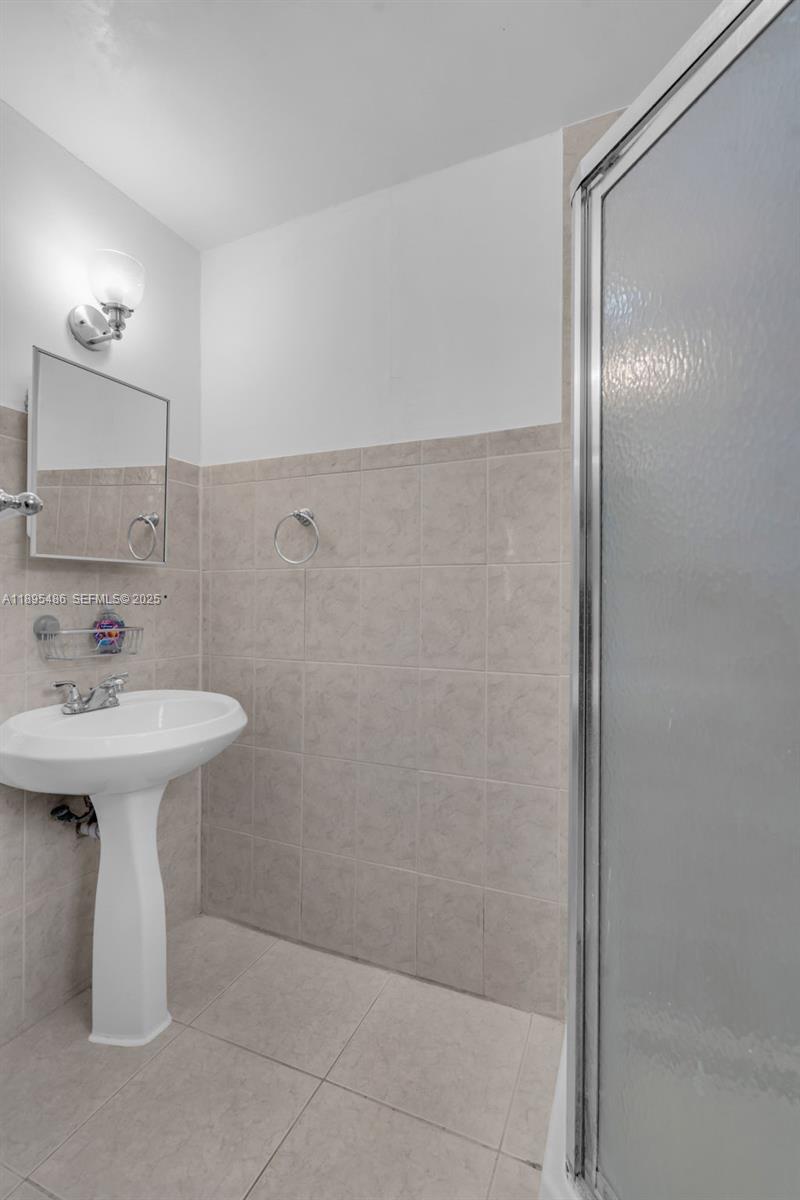 1585 NE 139th St