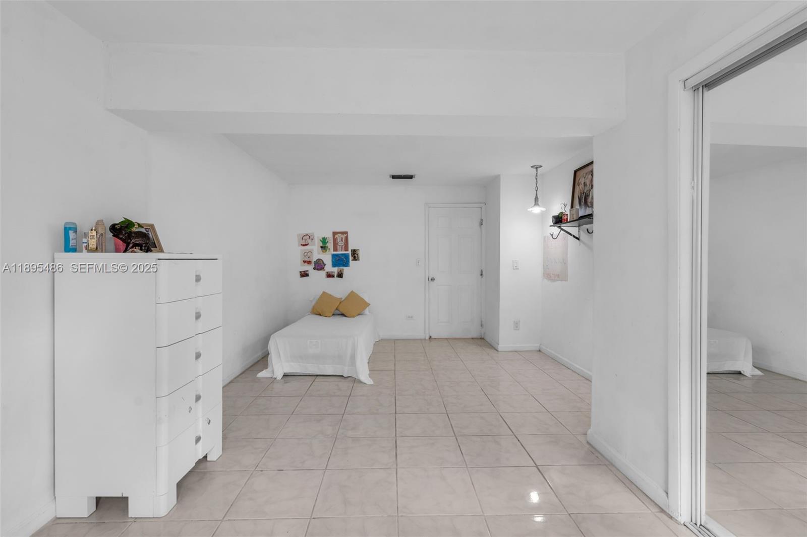 1585 NE 139th St