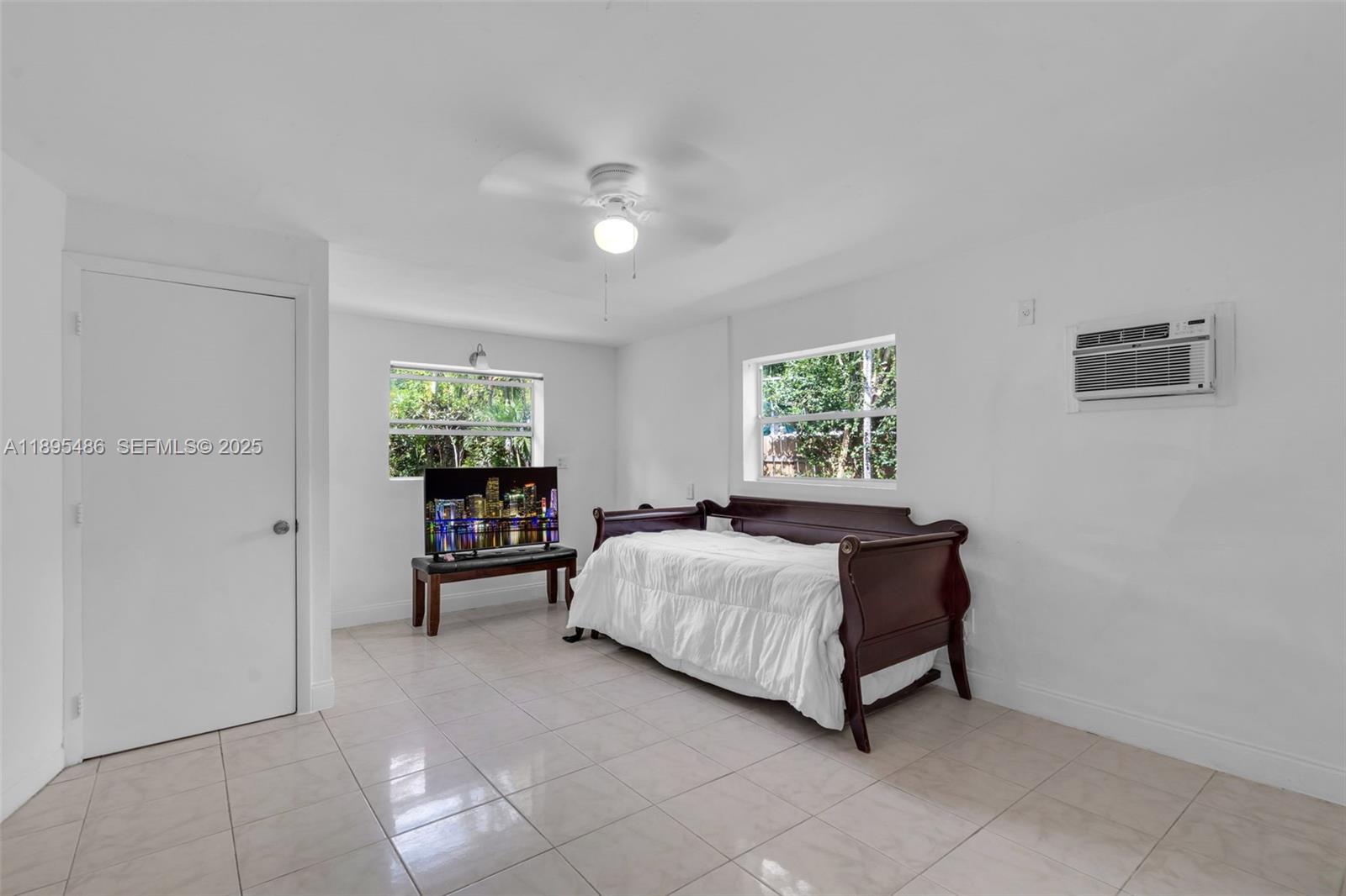 1585 NE 139th St