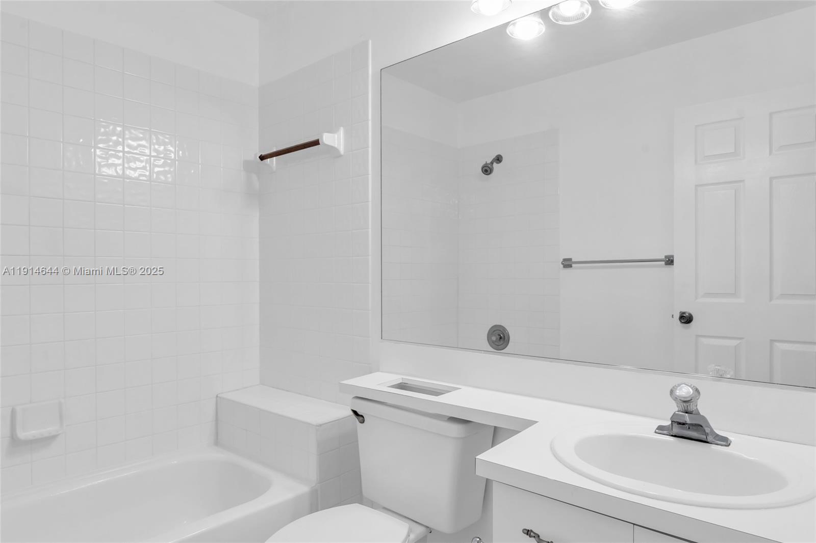 15563 N Miami Lakeway N