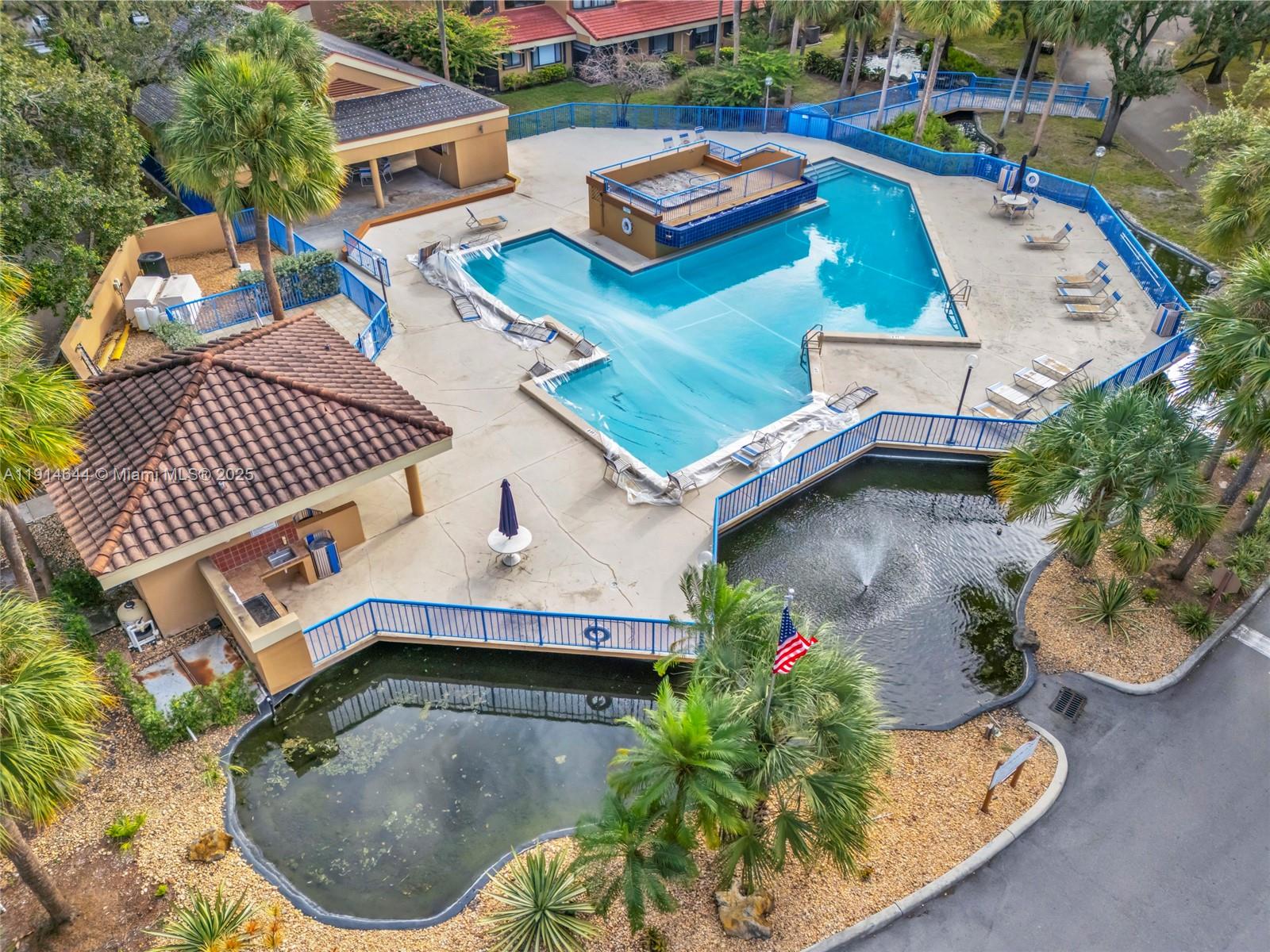 15563 N Miami Lakeway N