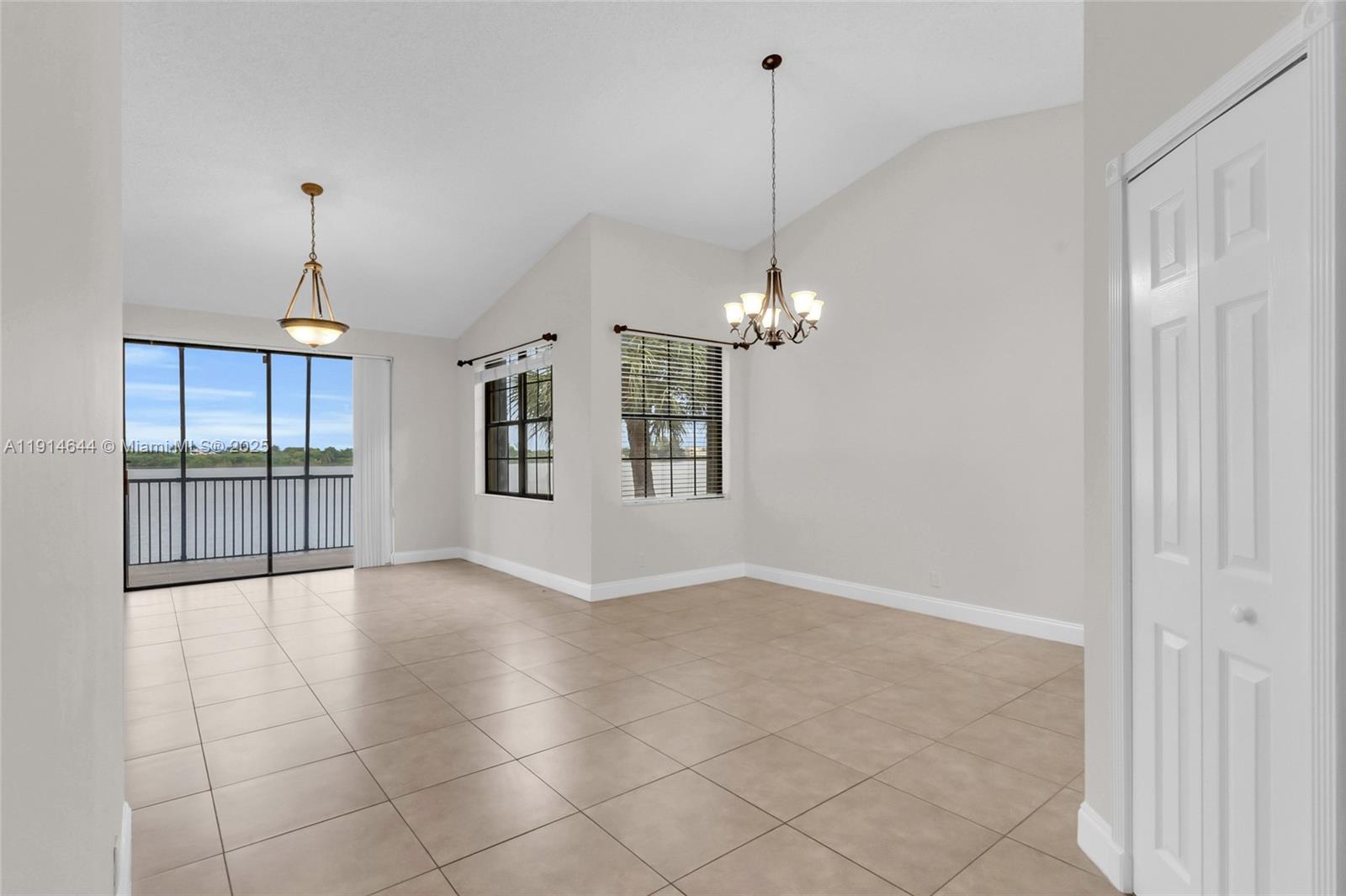 15563 N Miami Lakeway N