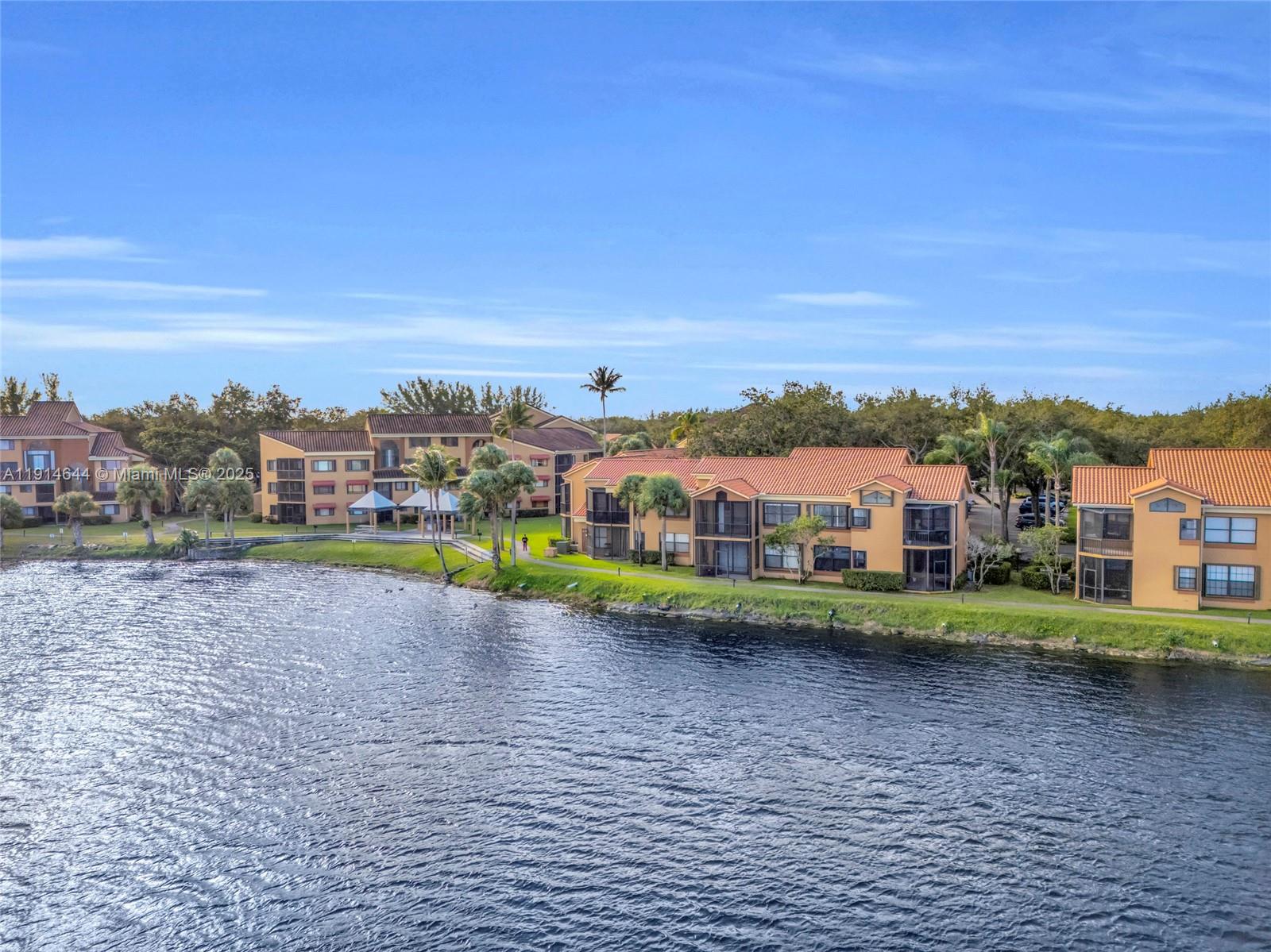 15563 N Miami Lakeway N