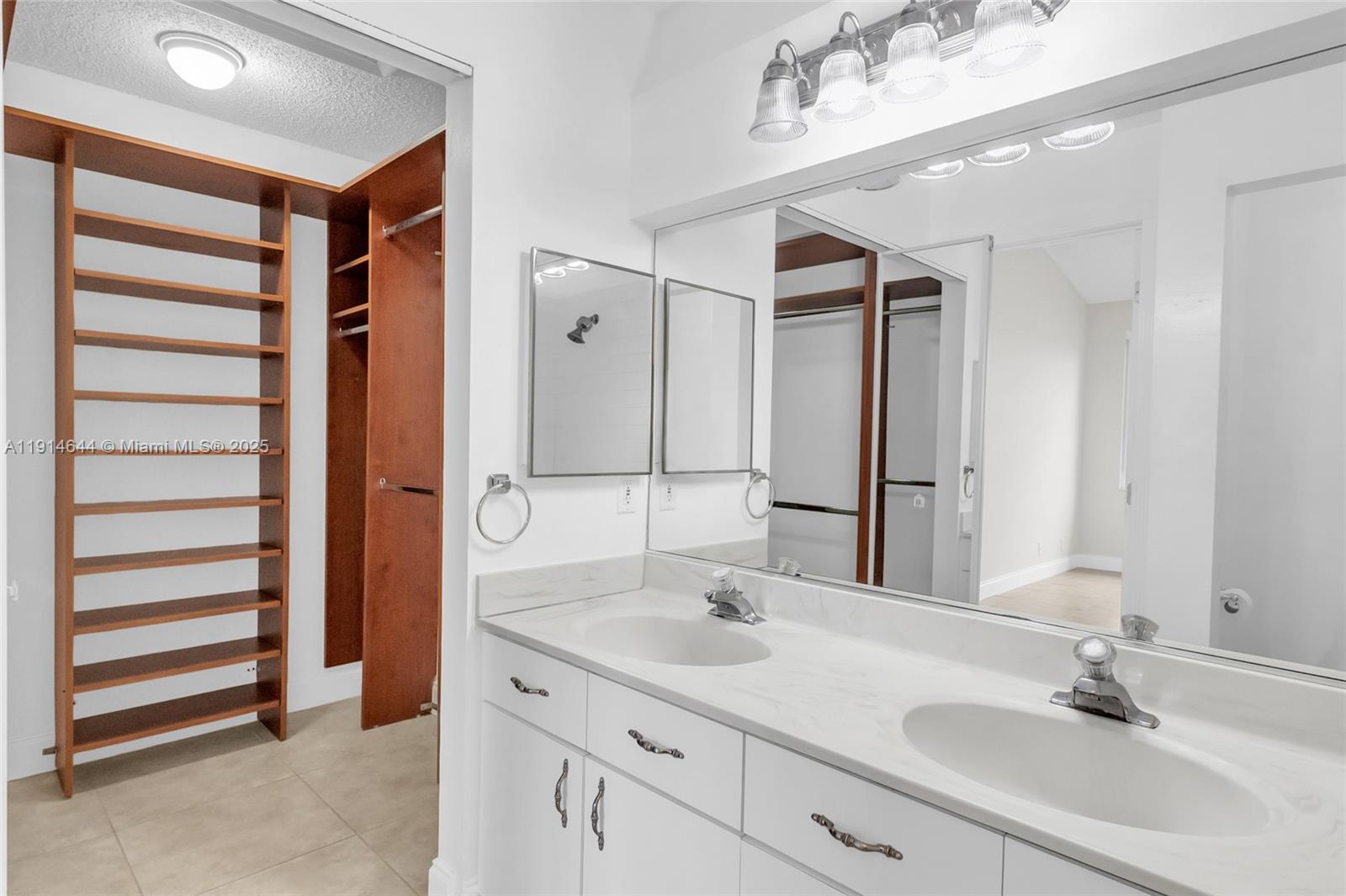 15563 N Miami Lakeway N