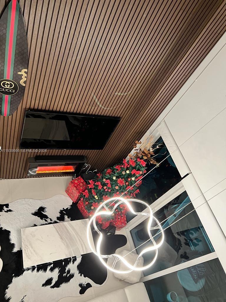 60 SW 13th St # 2422