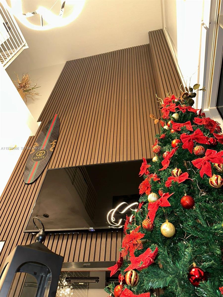 60 SW 13th St # 2422