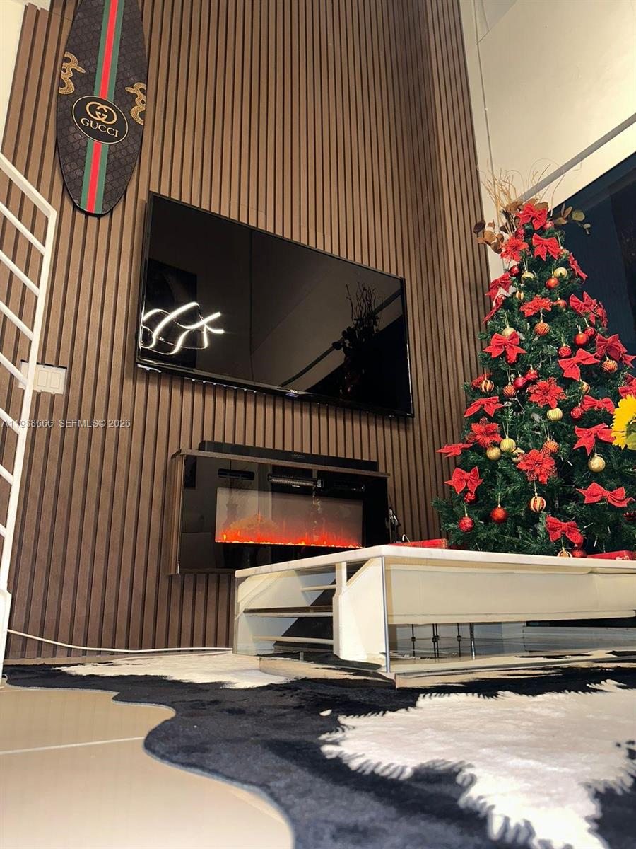 60 SW 13th St # 2422