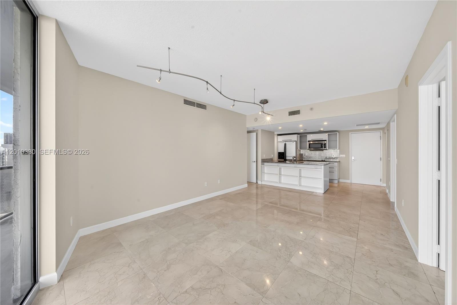 185 SW 7th St # 4209