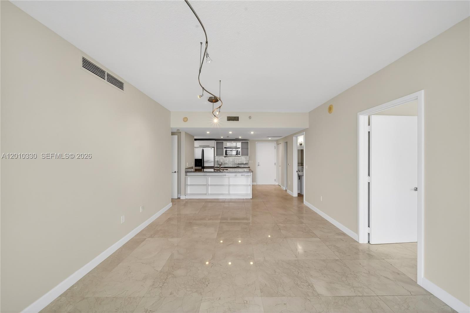185 SW 7th St # 4209
