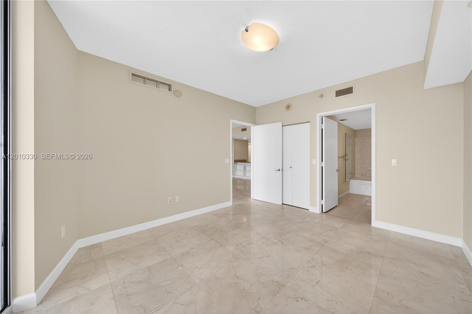 185 SW 7th St # 4209