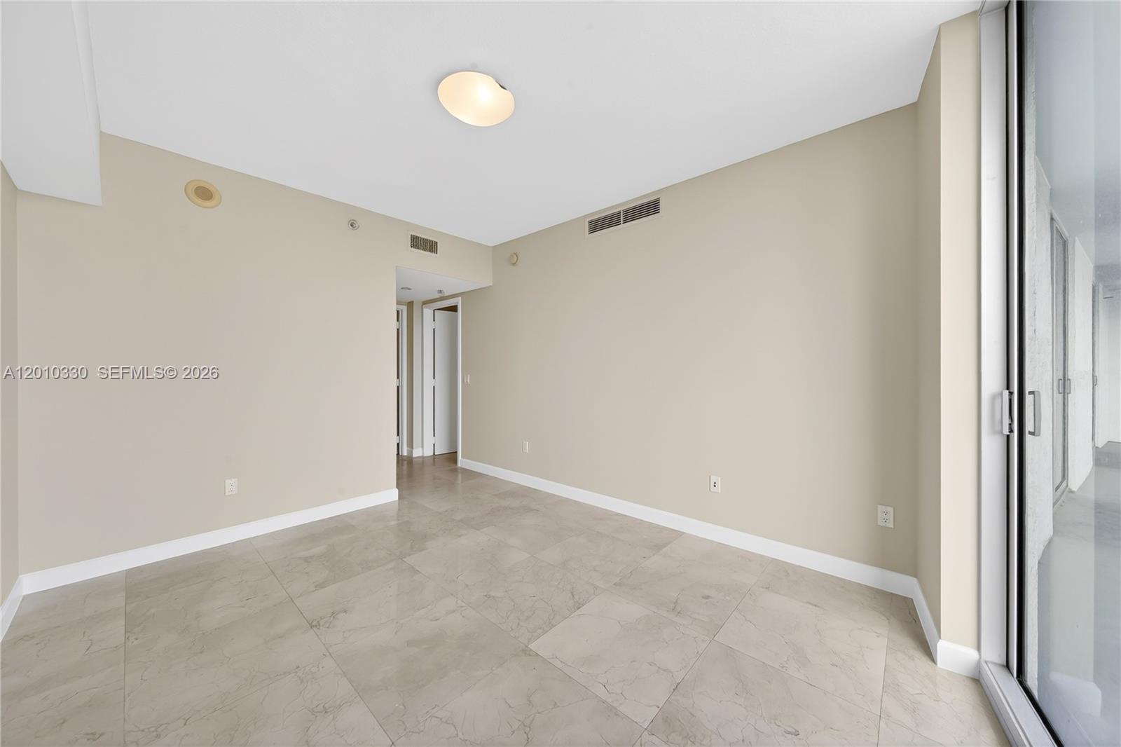 185 SW 7th St # 4209