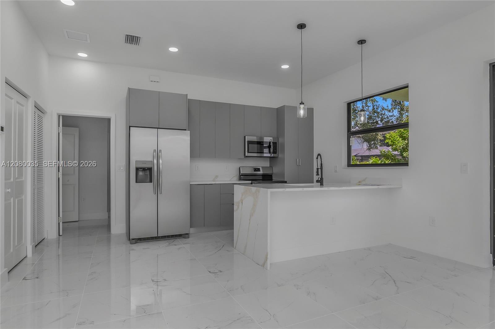 2035 NE 9th Ave