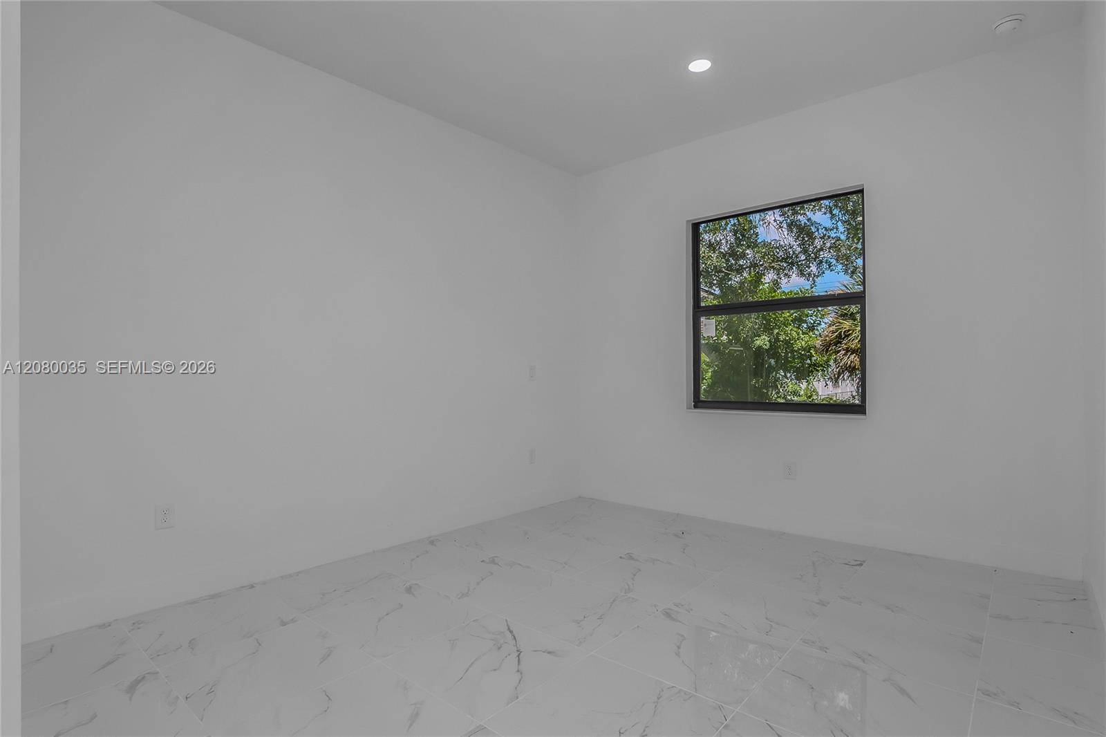 2035 NE 9th Ave