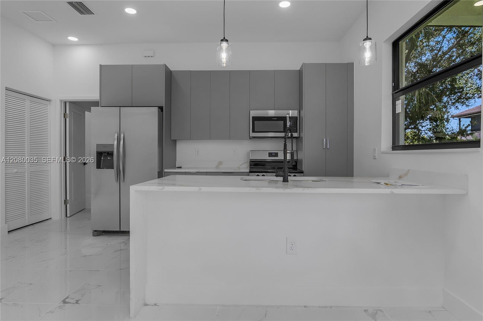 2035 NE 9th Ave
