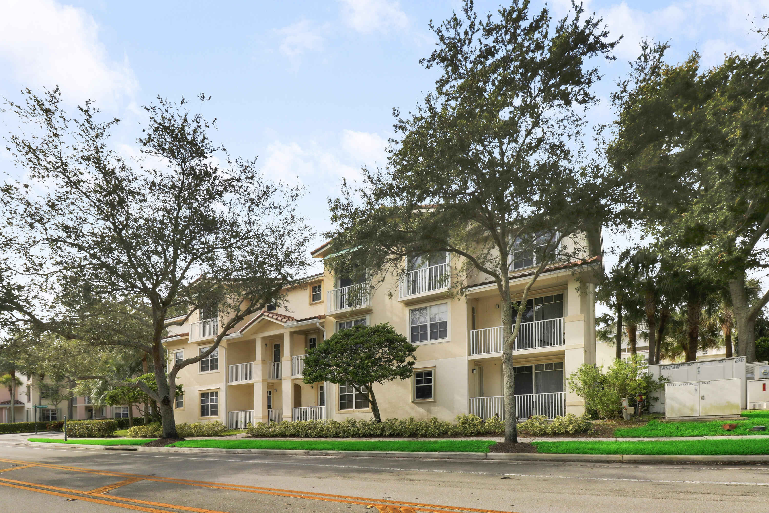 1116 University Boulevard 14