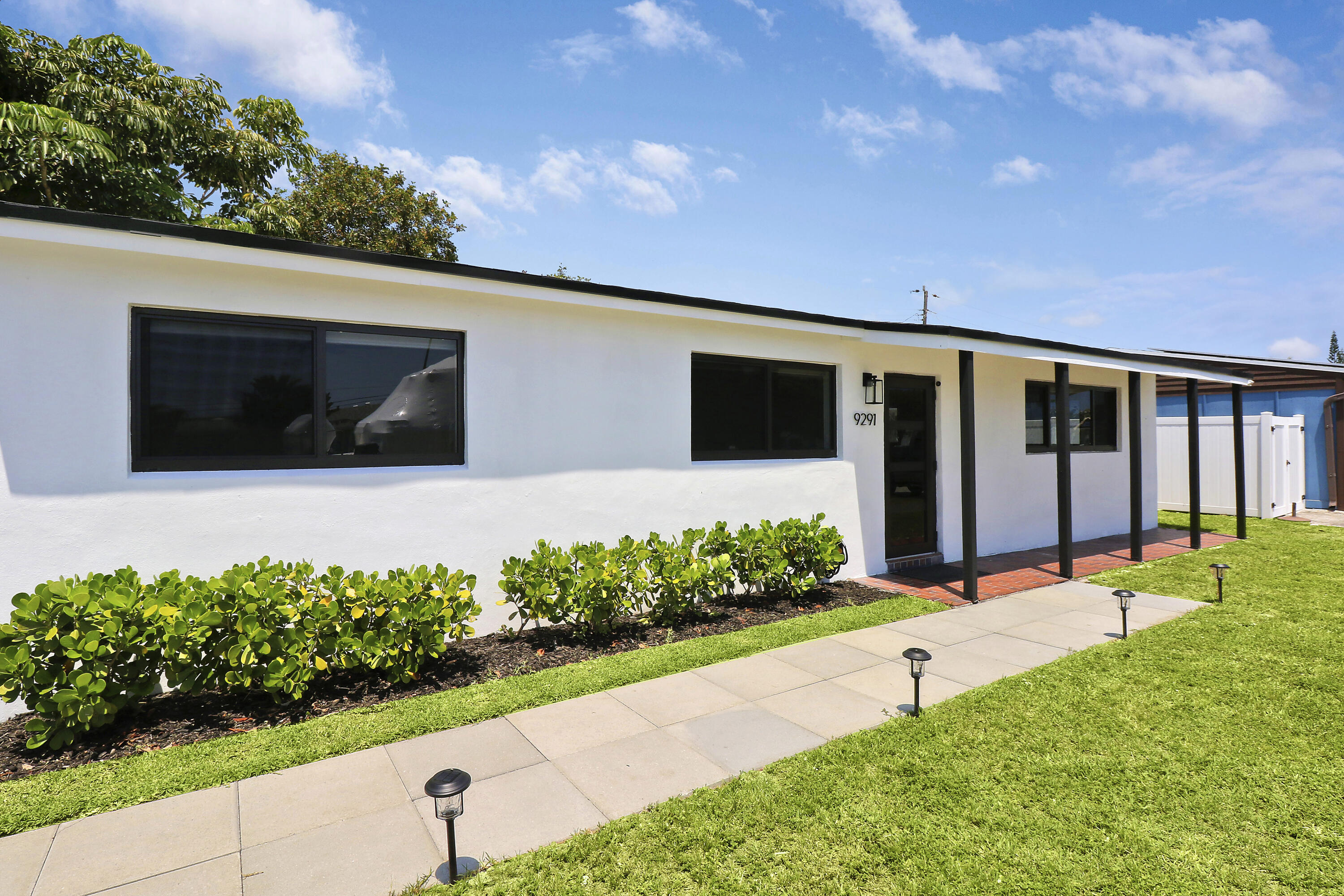 9291 Bloomfield Drive