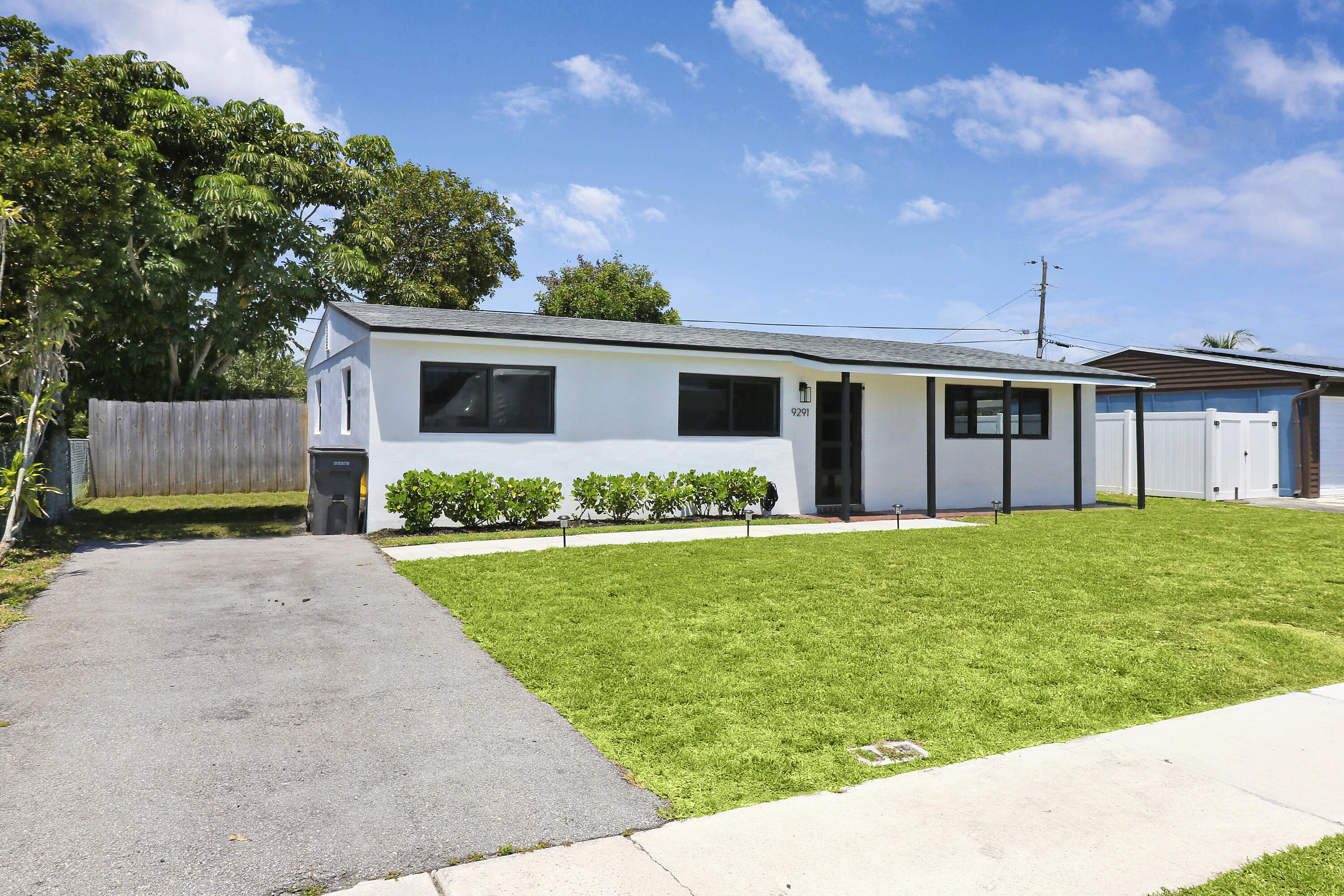 9291 Bloomfield Drive
