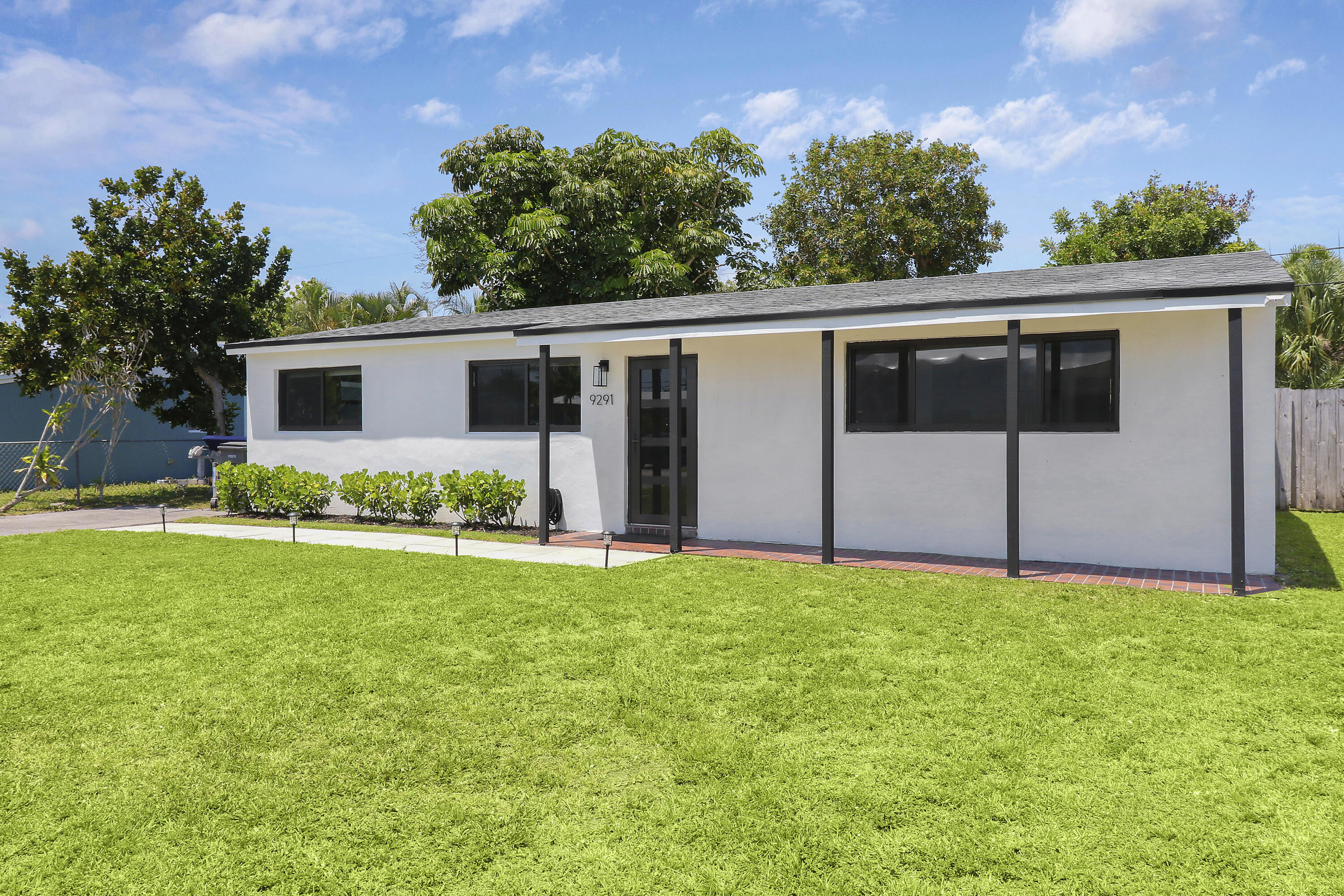 9291 Bloomfield Drive