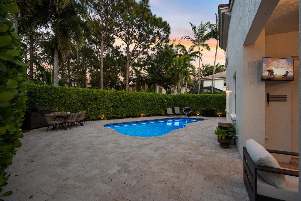 2104 Spring Court