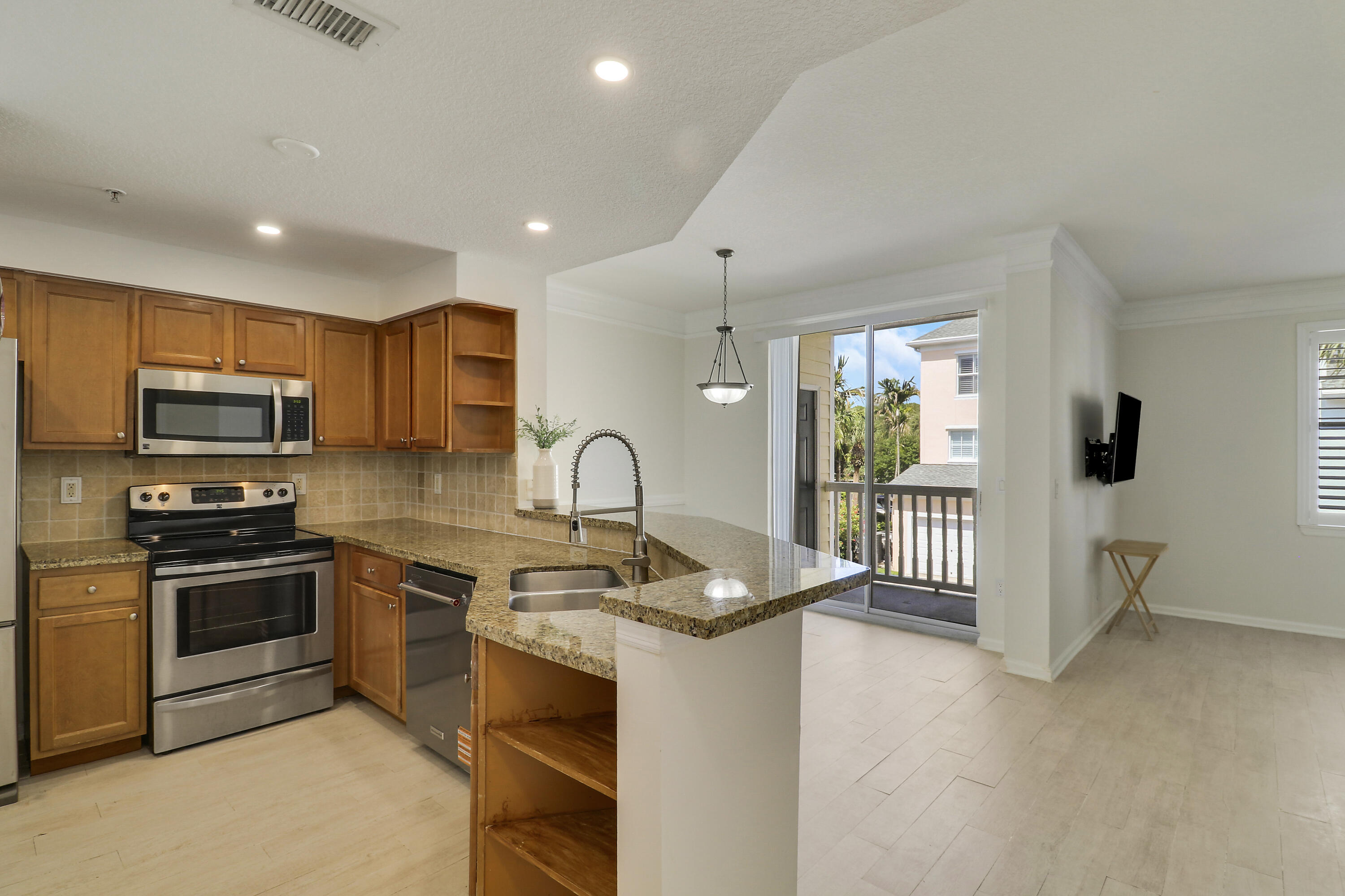 155 Galicia Way 204