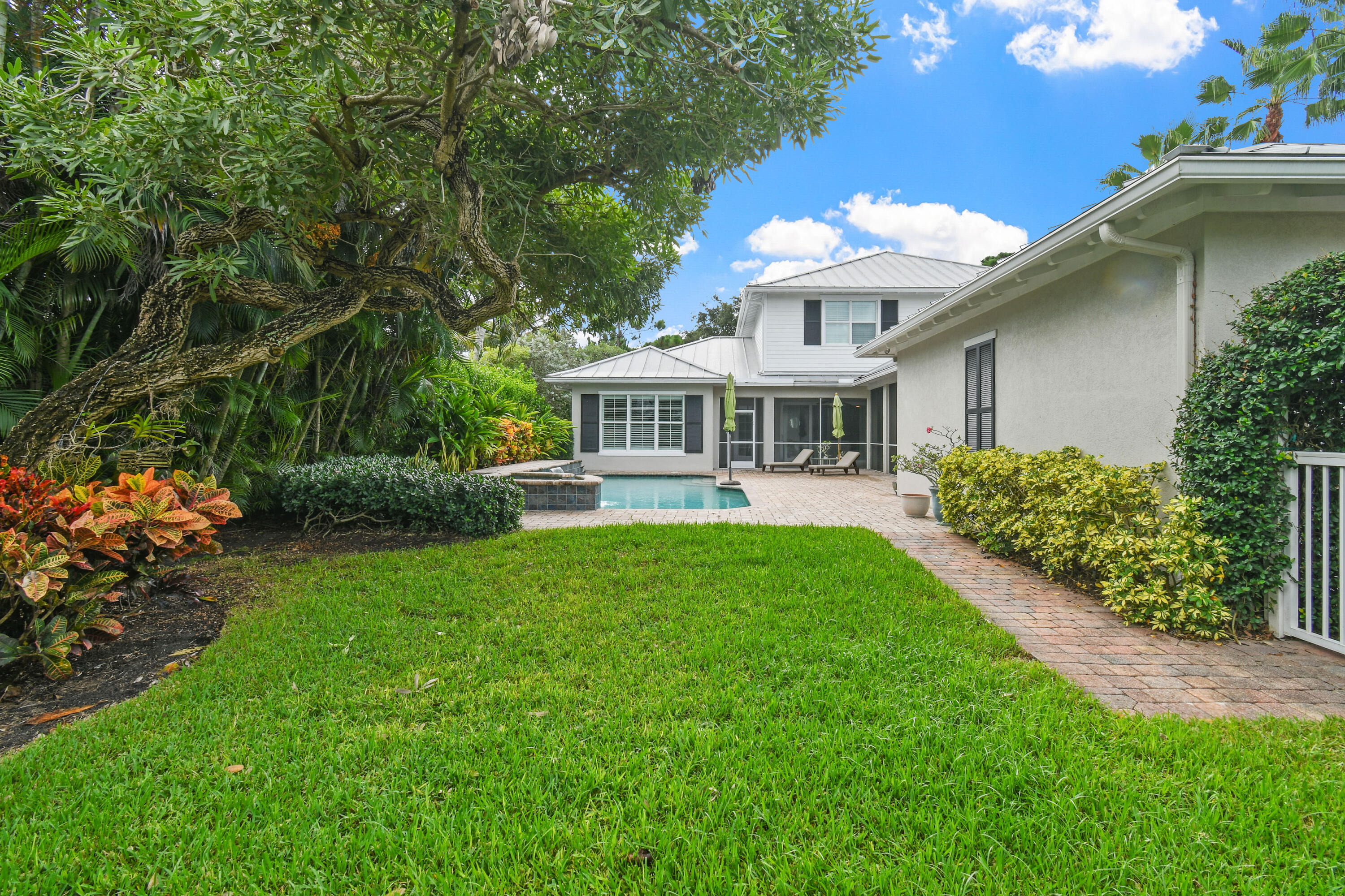 2664 Greenway Drive