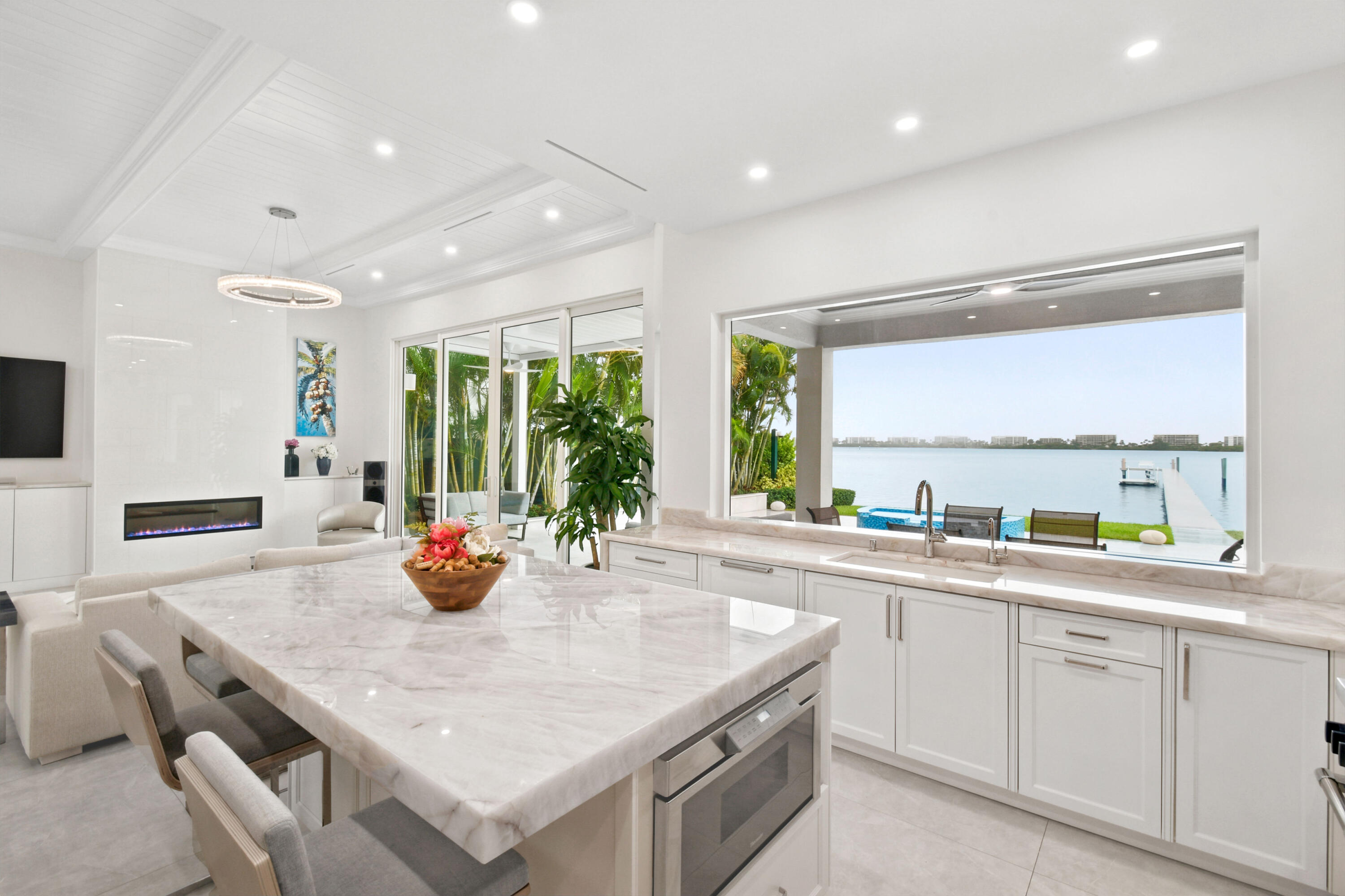3 Lakeside Palms Court
