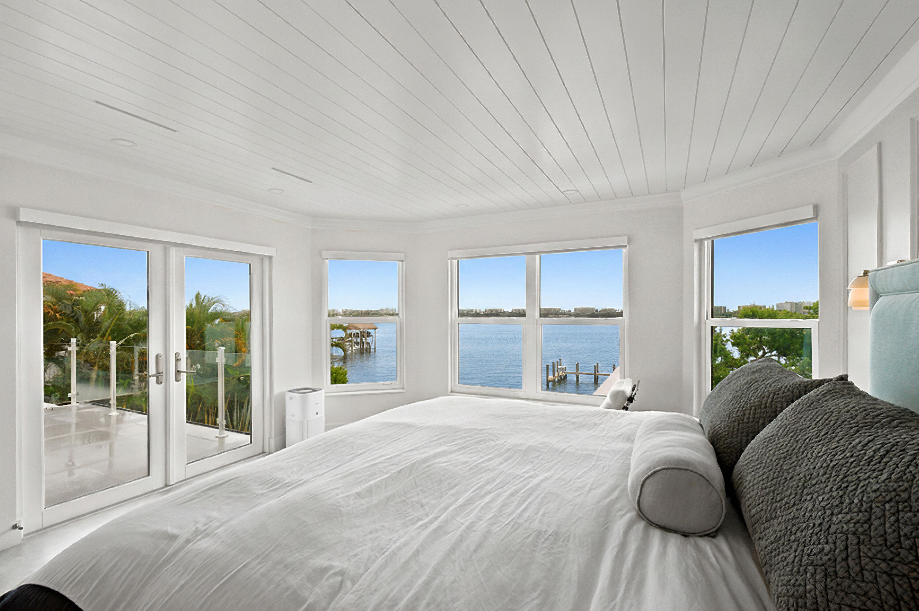 3 Lakeside Palms Court