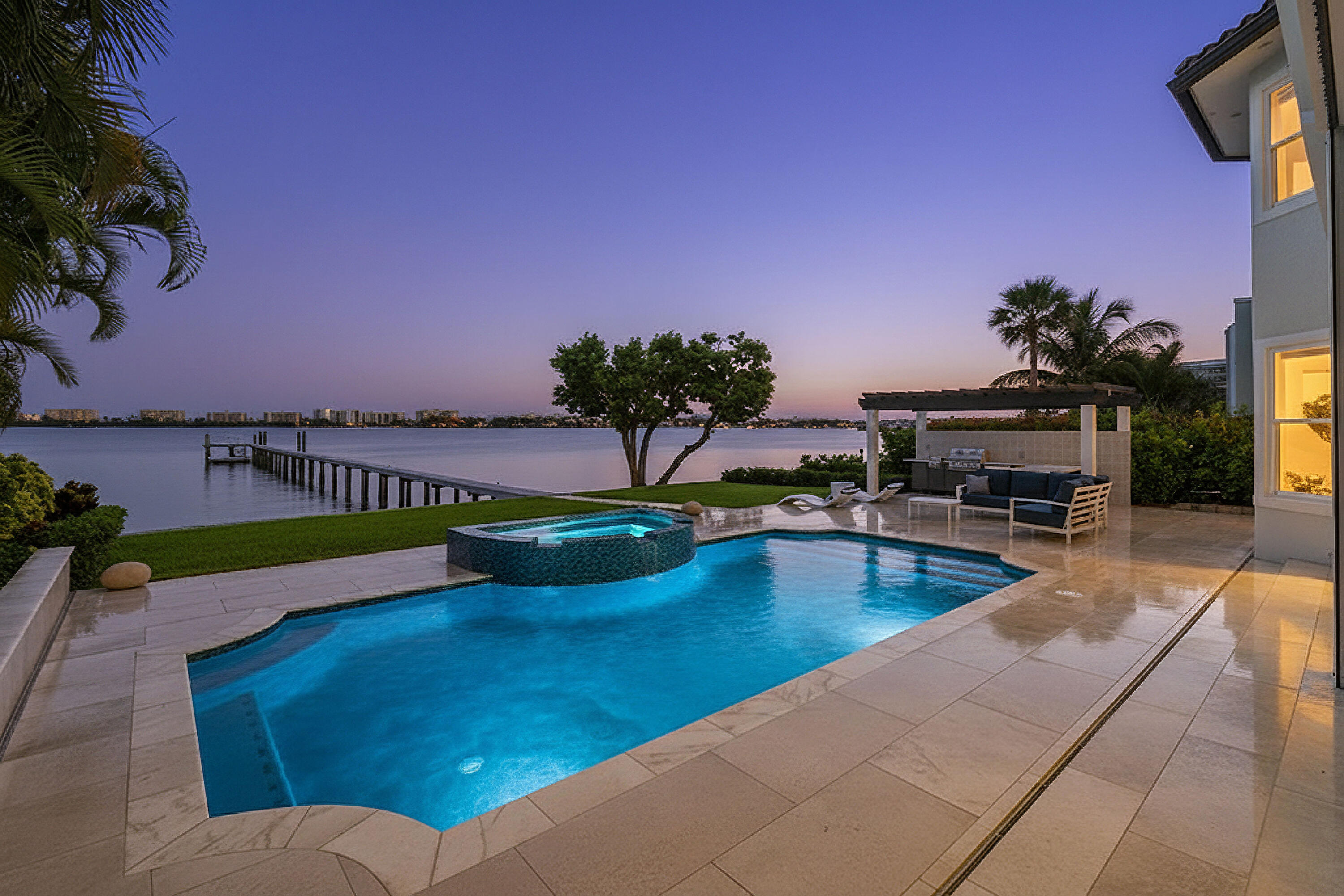 3 Lakeside Palms Court
