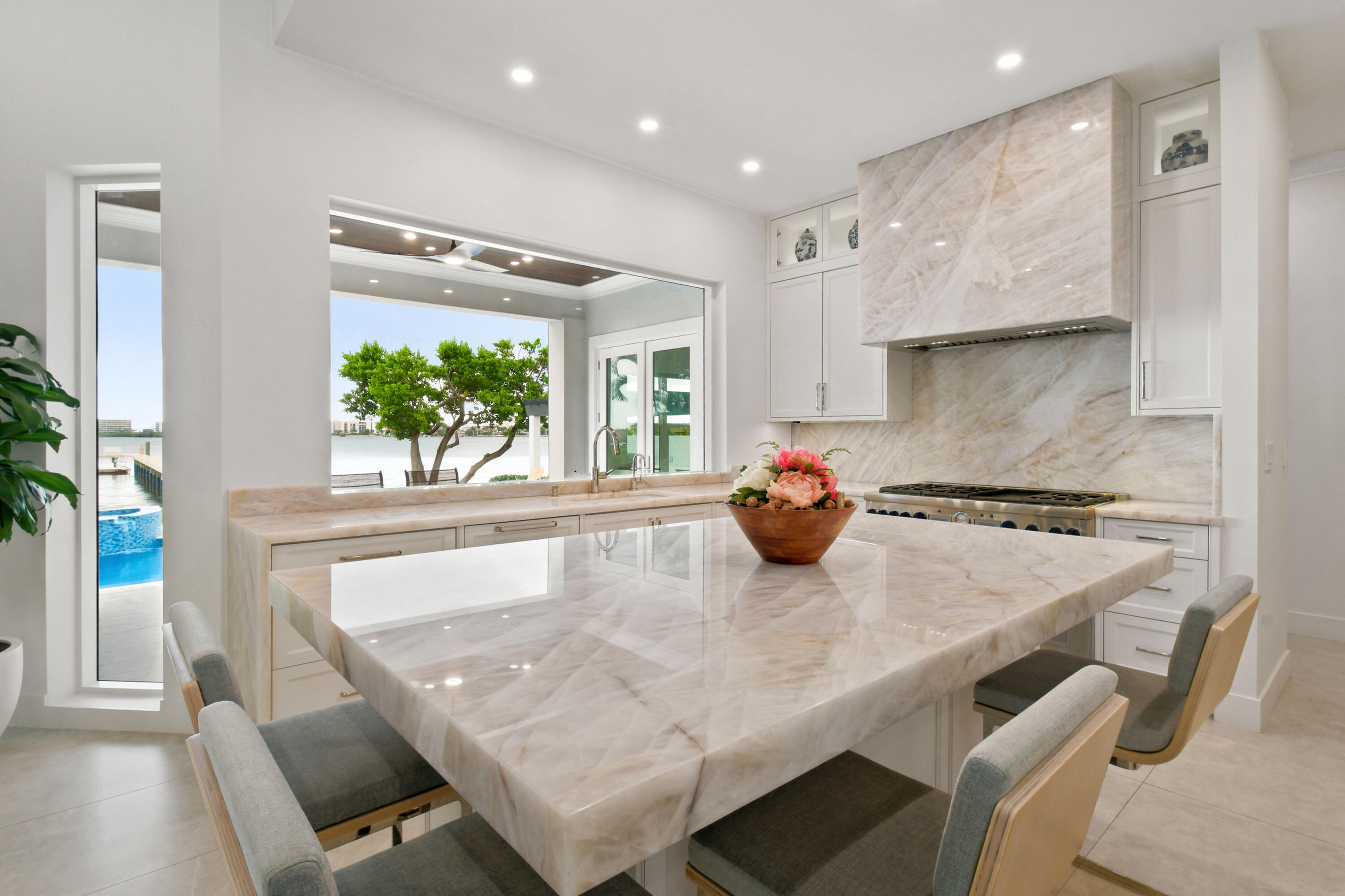 3 Lakeside Palms Court