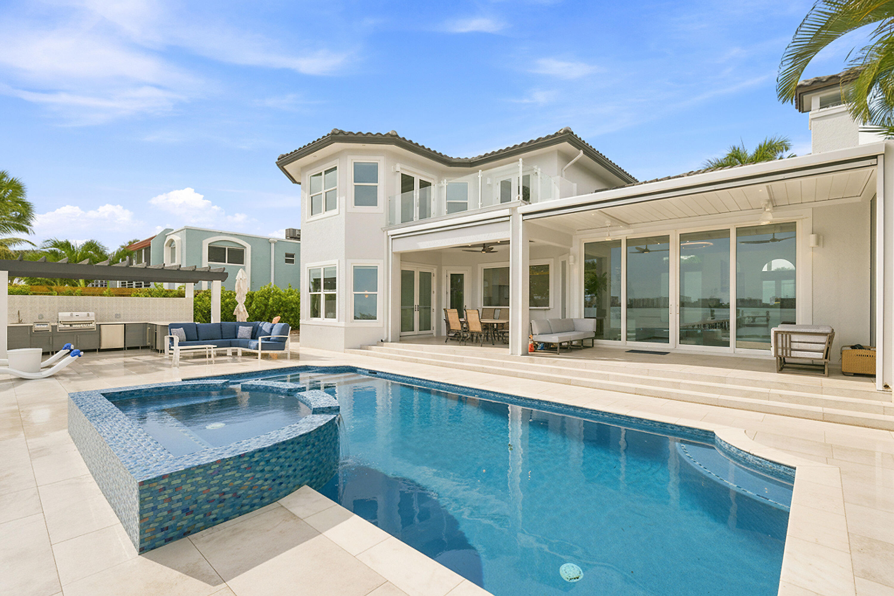 3 Lakeside Palms Court