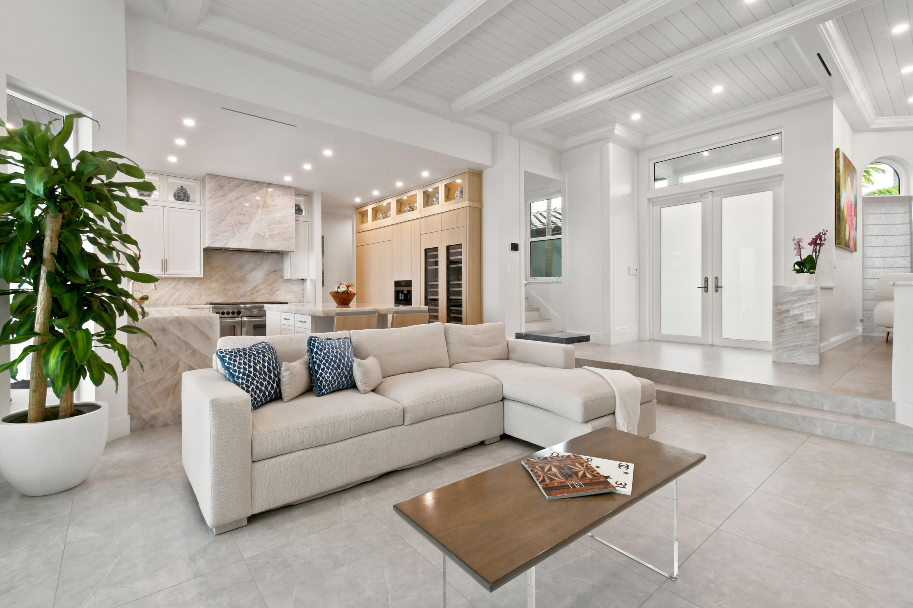 3 Lakeside Palms Court