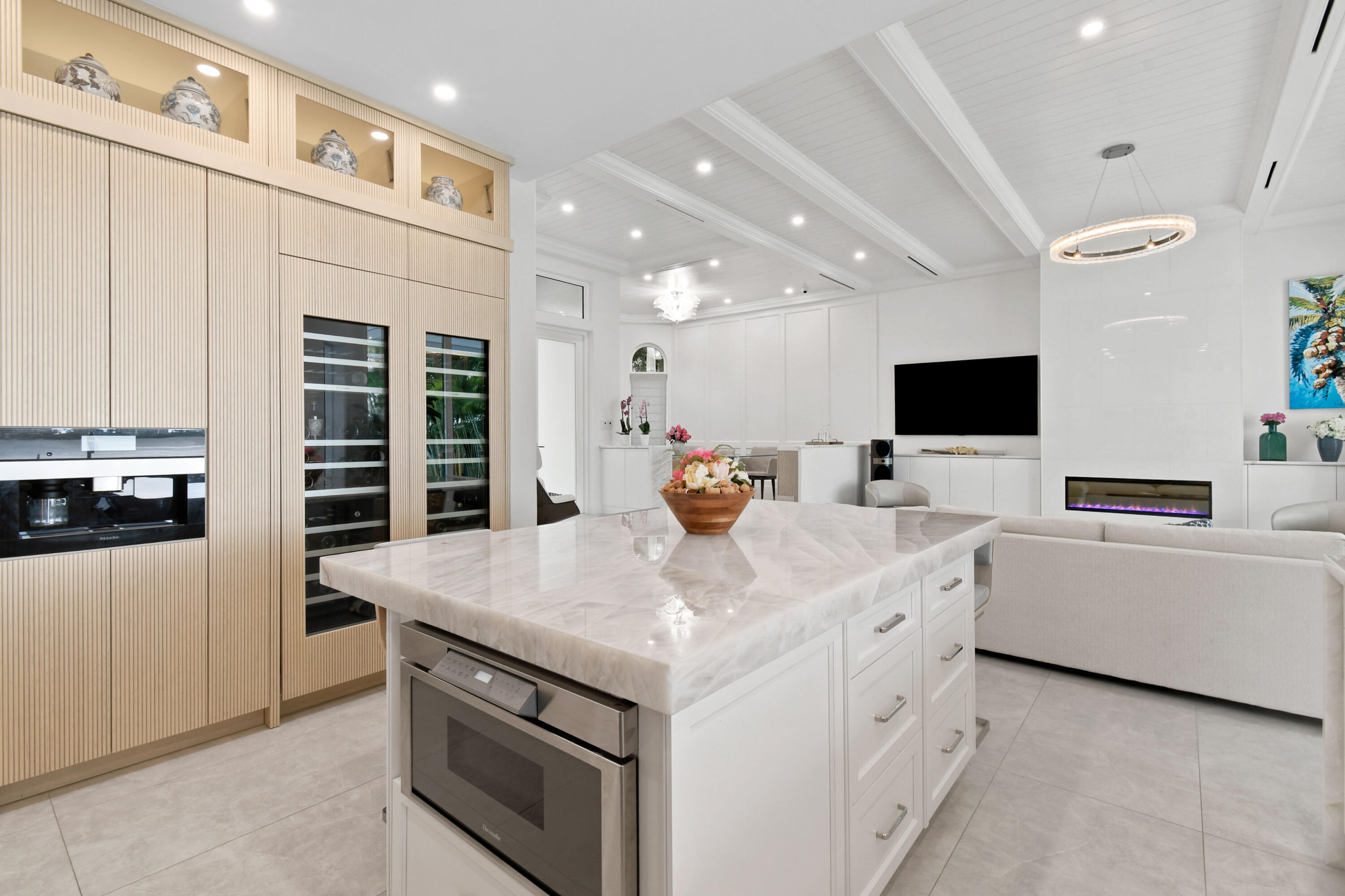 3 Lakeside Palms Court