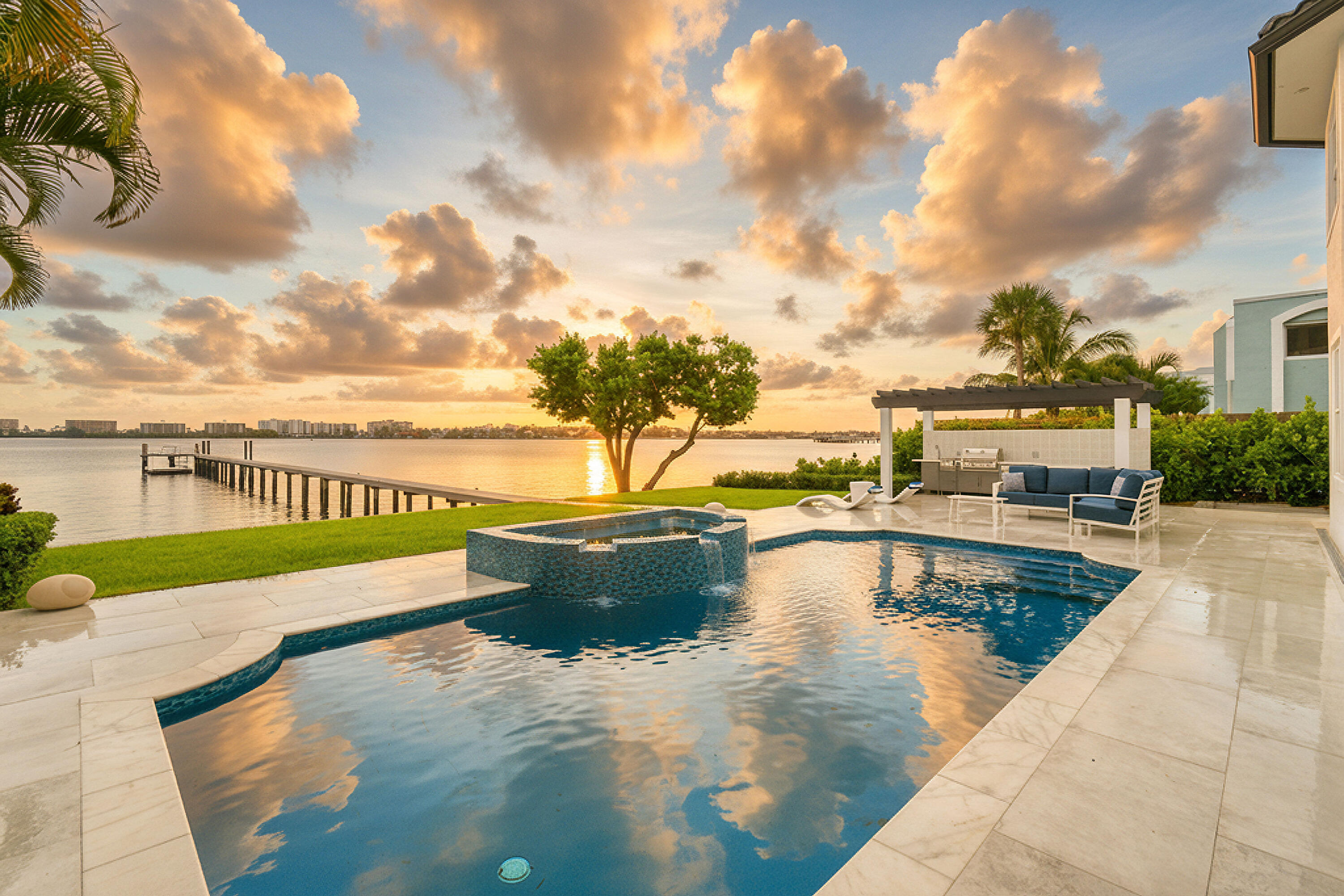 3 Lakeside Palms Court