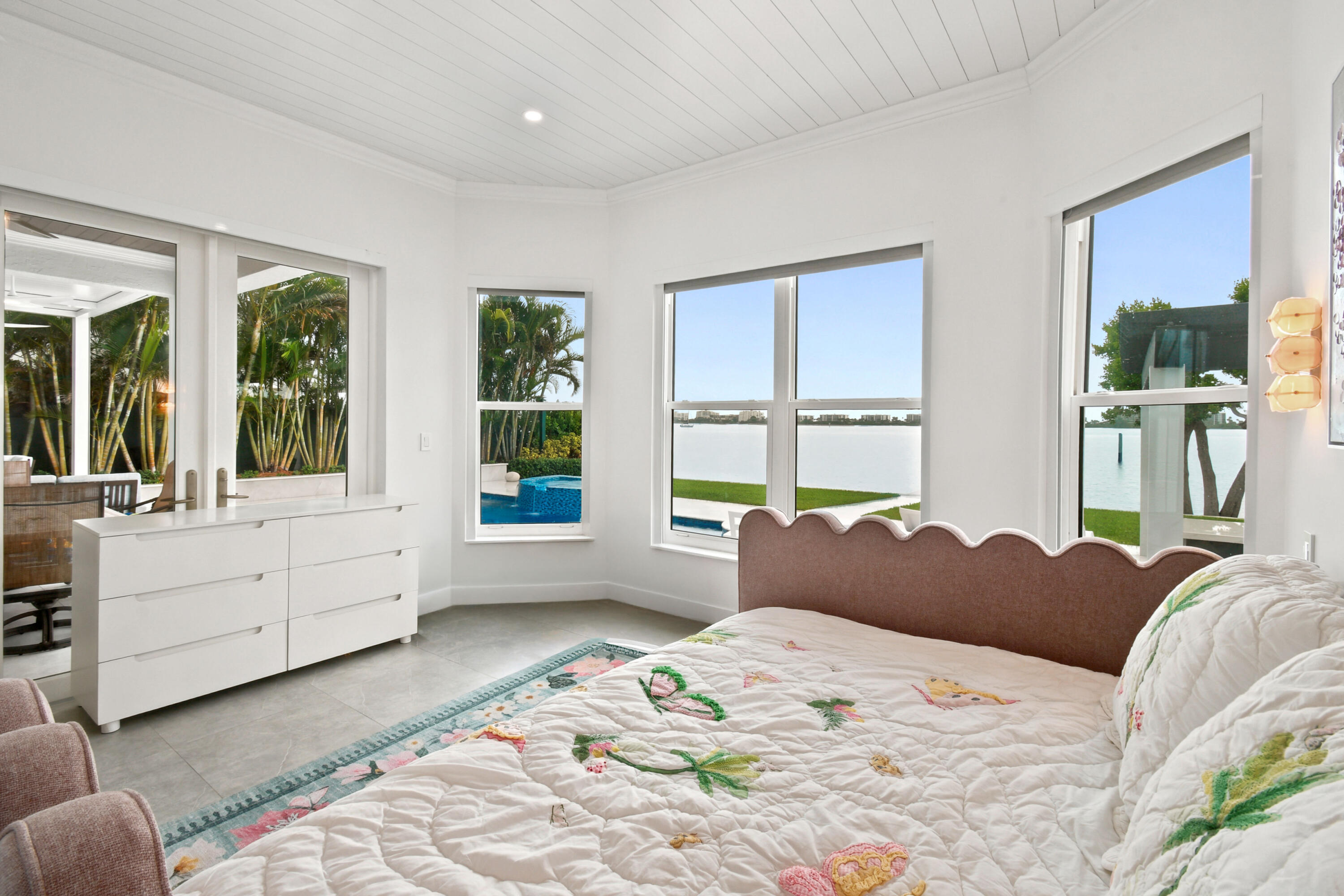 3 Lakeside Palms Court