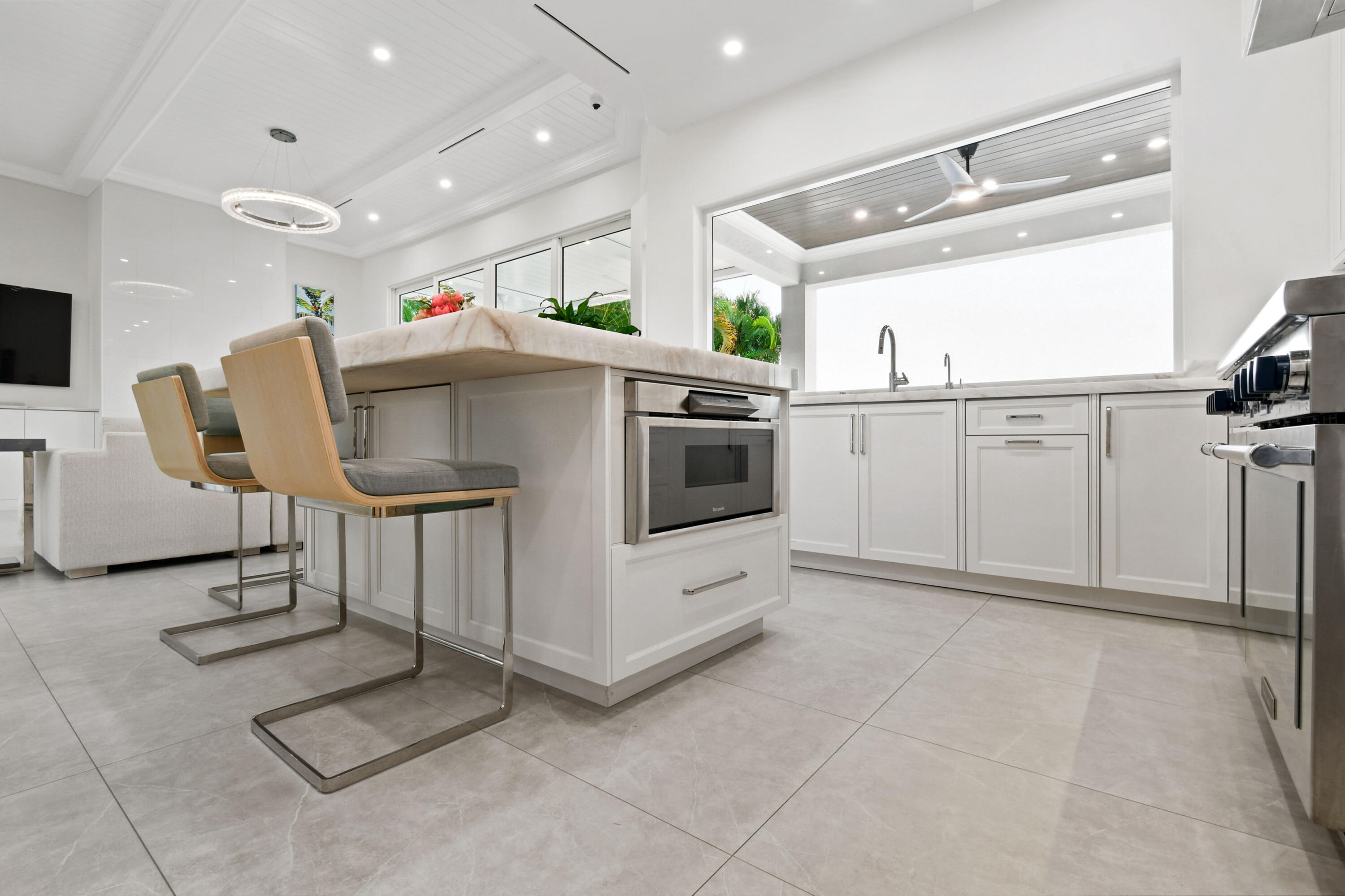 3 Lakeside Palms Court