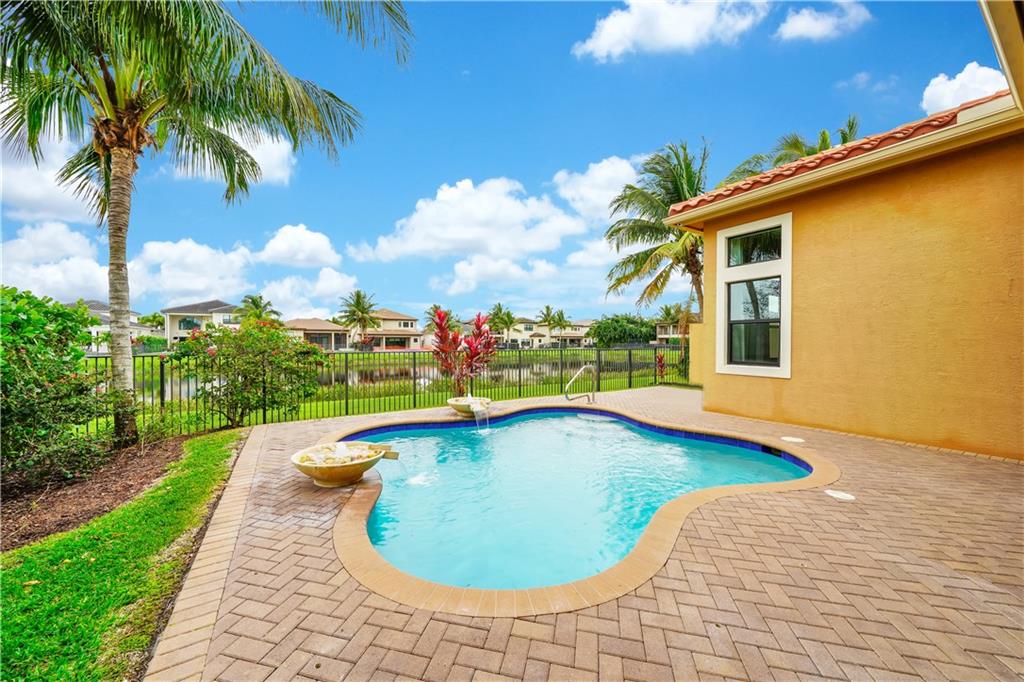 9512 Eden Roc Ct