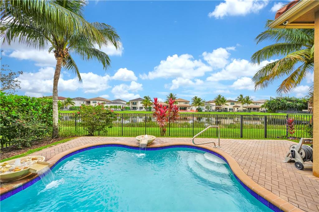 9512 Eden Roc Ct