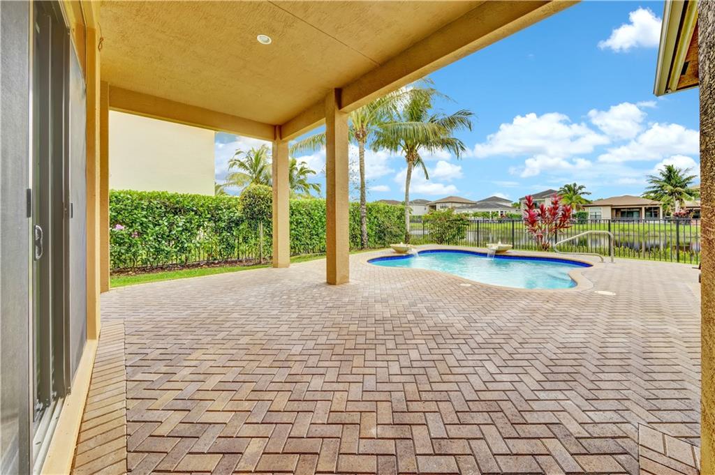 9512 Eden Roc Ct