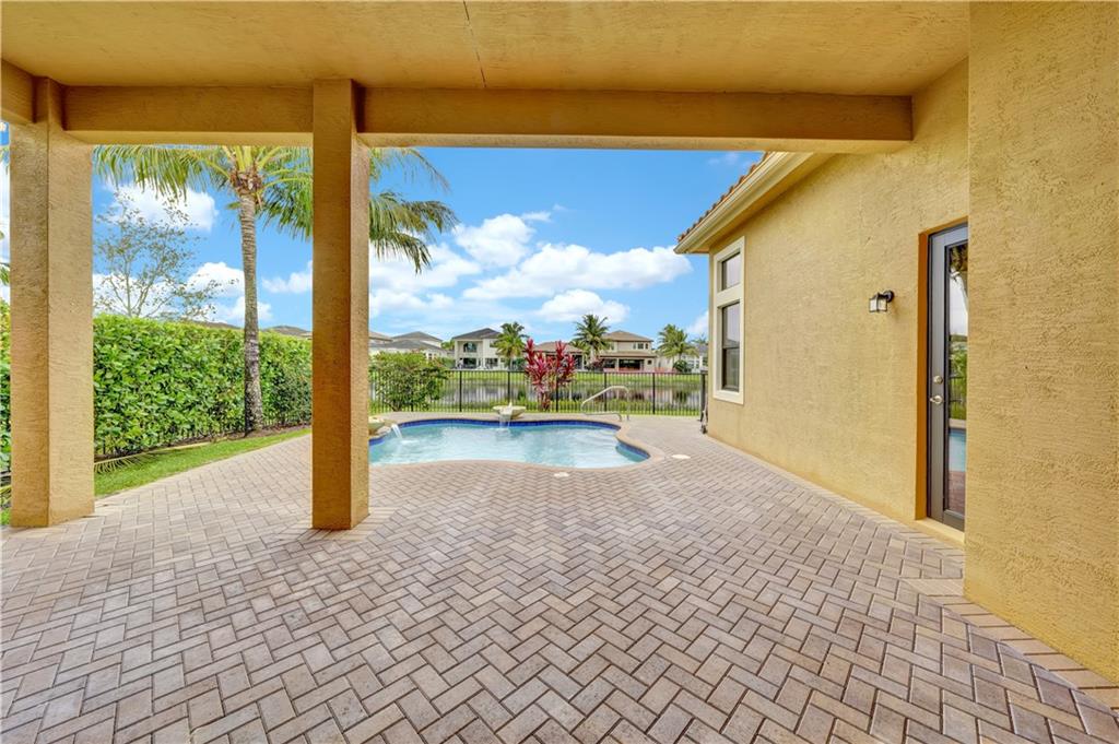 9512 Eden Roc Ct