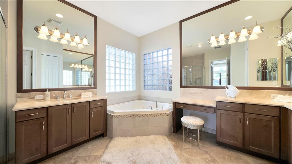 9512 Eden Roc Ct