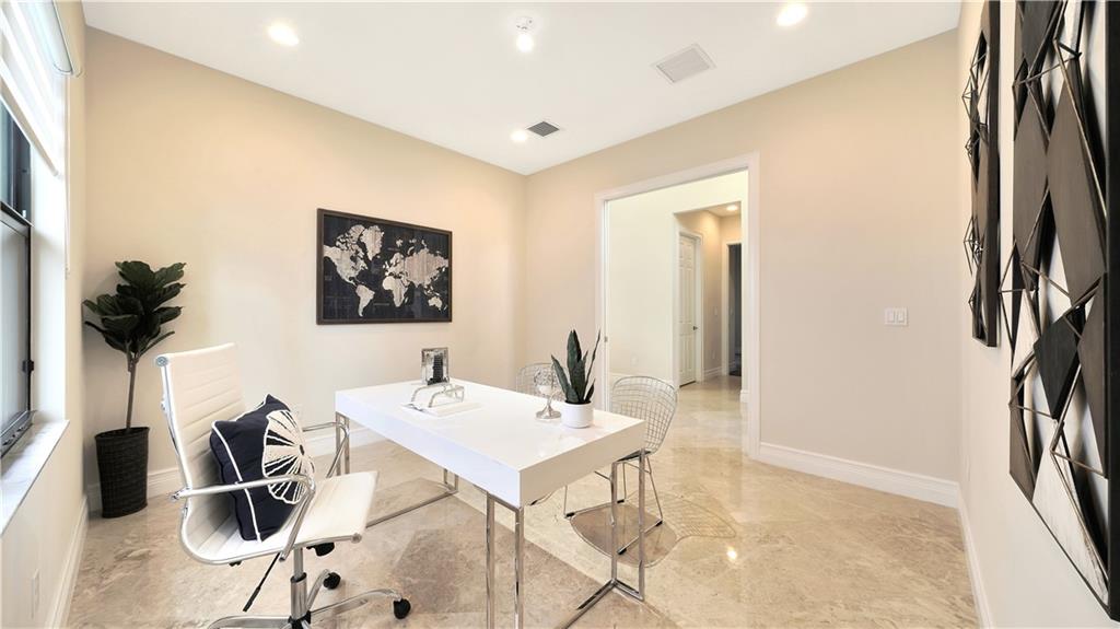 9512 Eden Roc Ct